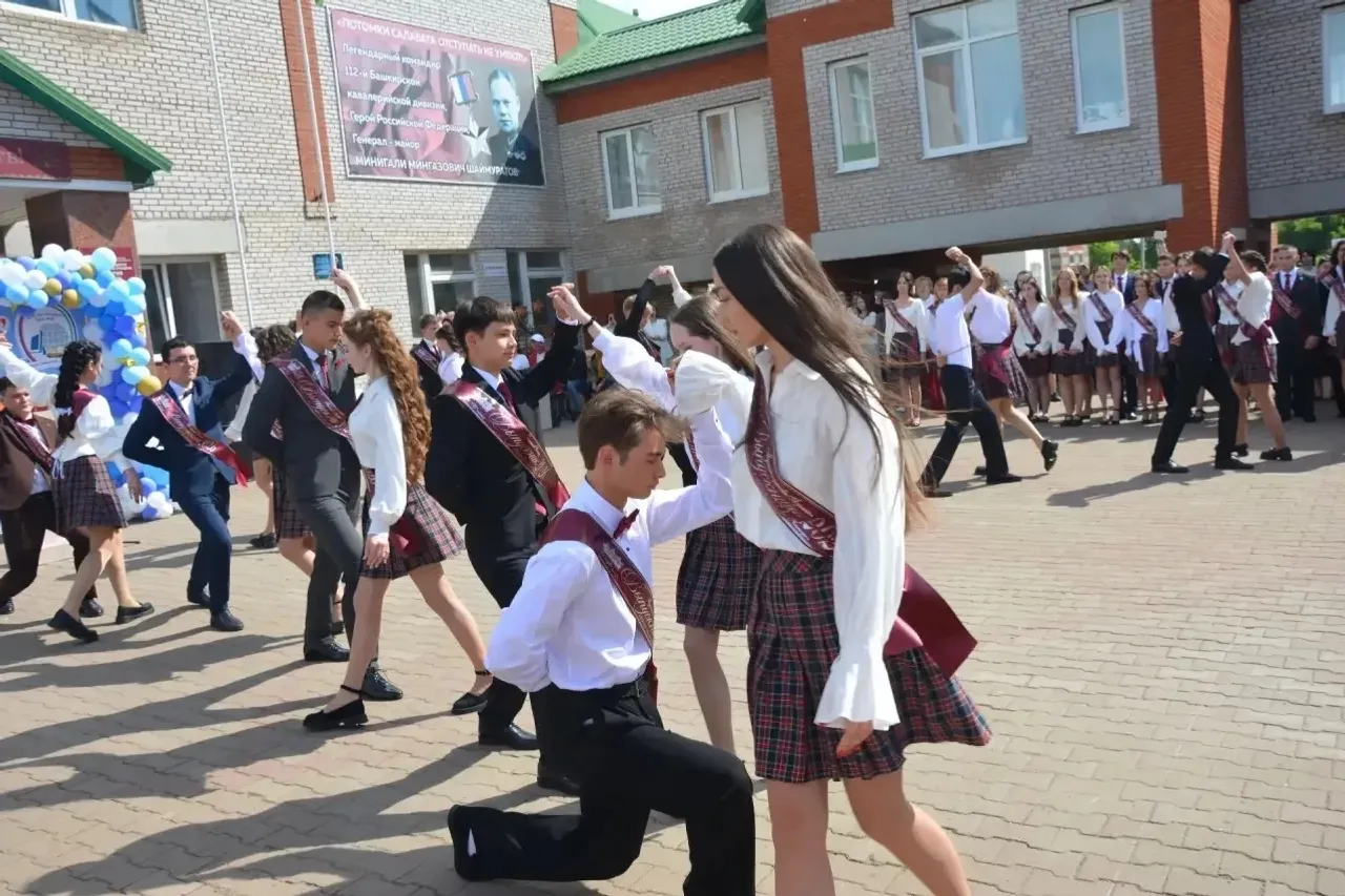 Соңгы кыңгырау чыңы олы юлга озата