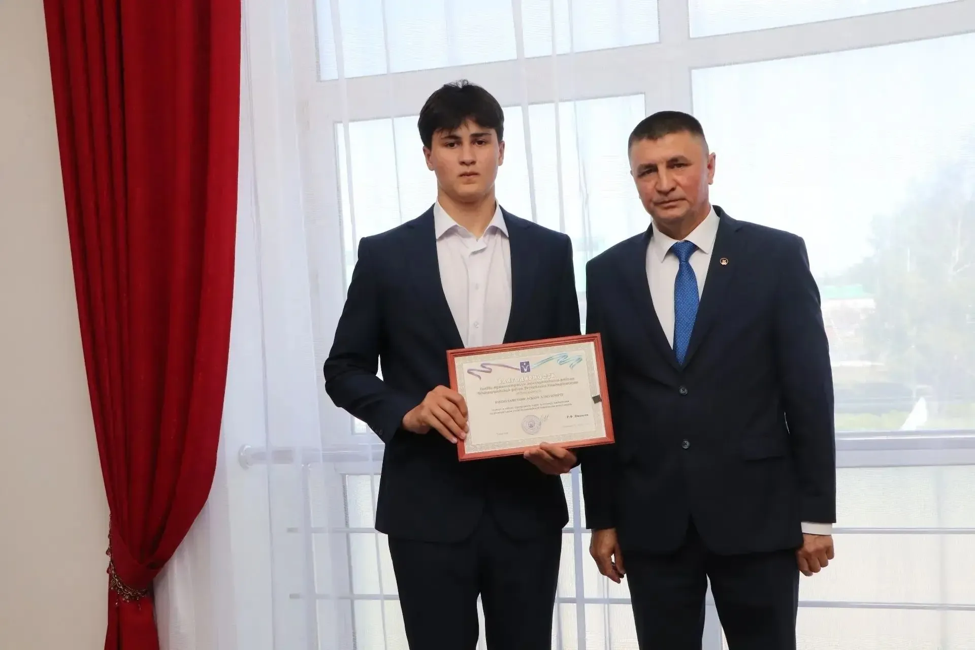 ОЛИМПИАДАДА ҖИҢҮЧЕ УКУЧЫЛАРГА ПРЕМИЯЛӘР ТАПШЫРЫЛДЫ