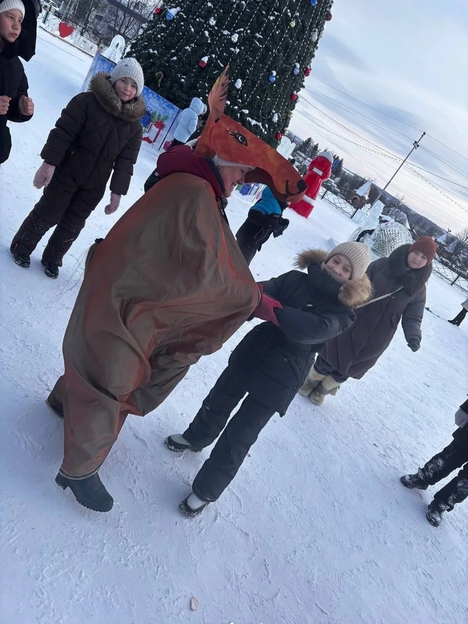 Балаларга могҗизалы бәйрәм бүләк иттеләр