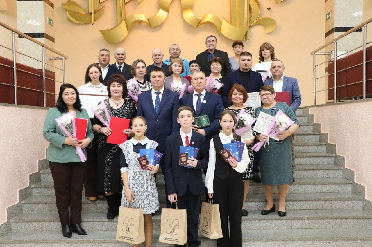 Хезмәтләре олы хөрмәткә лаек