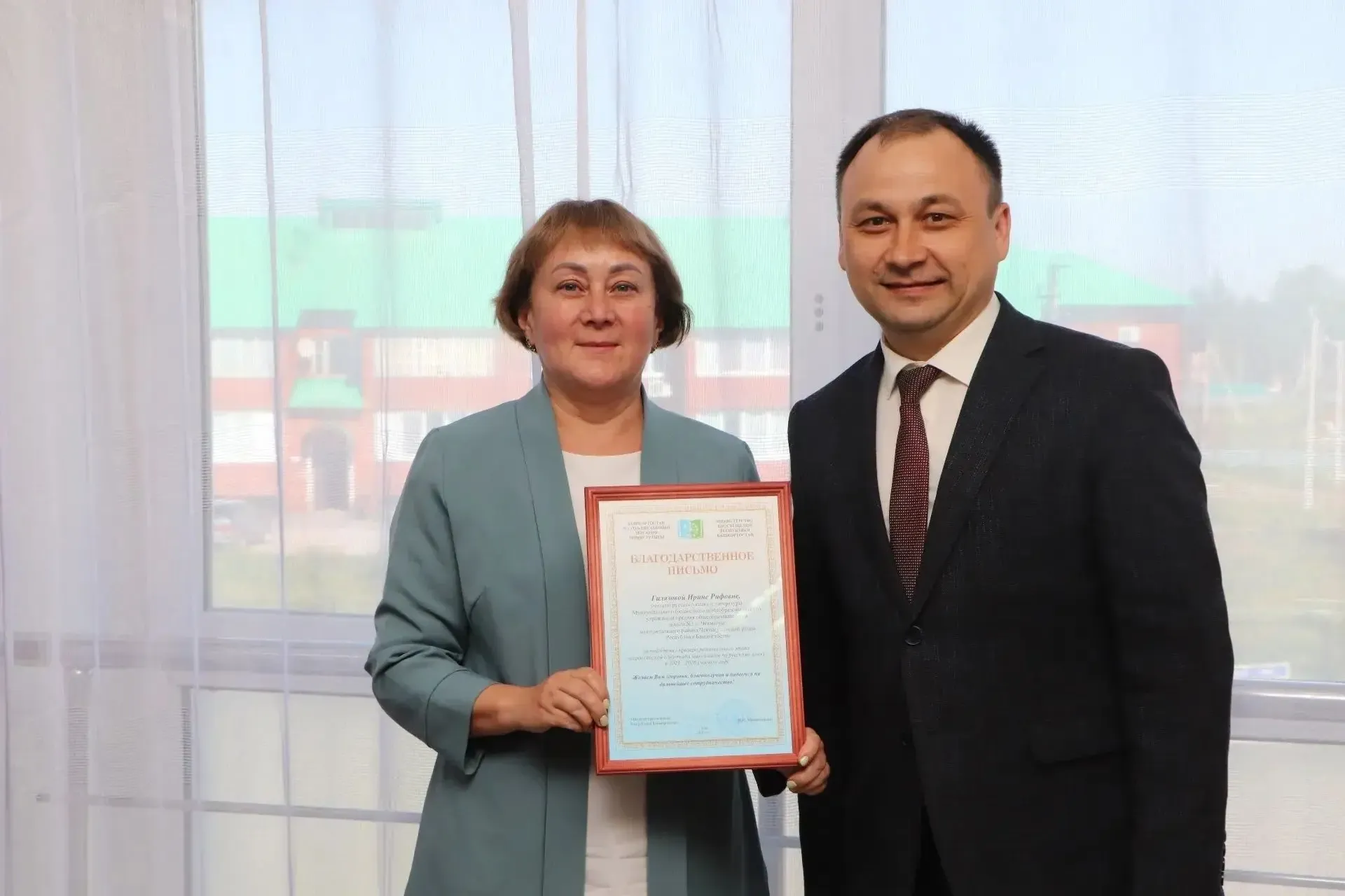 ОЛИМПИАДАДА ҖИҢҮЧЕ УКУЧЫЛАРГА ПРЕМИЯЛӘР ТАПШЫРЫЛДЫ