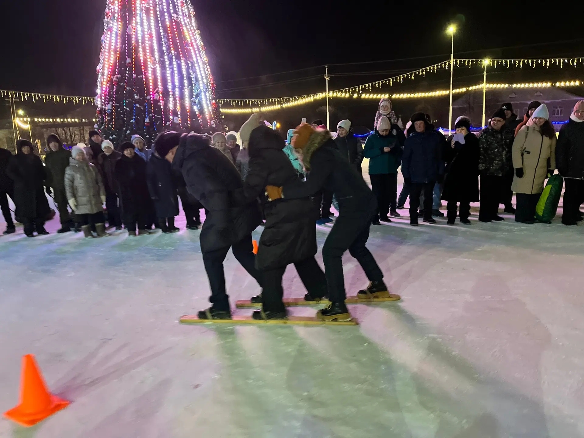 Чыршы янында Яңа ел күңел ачулары