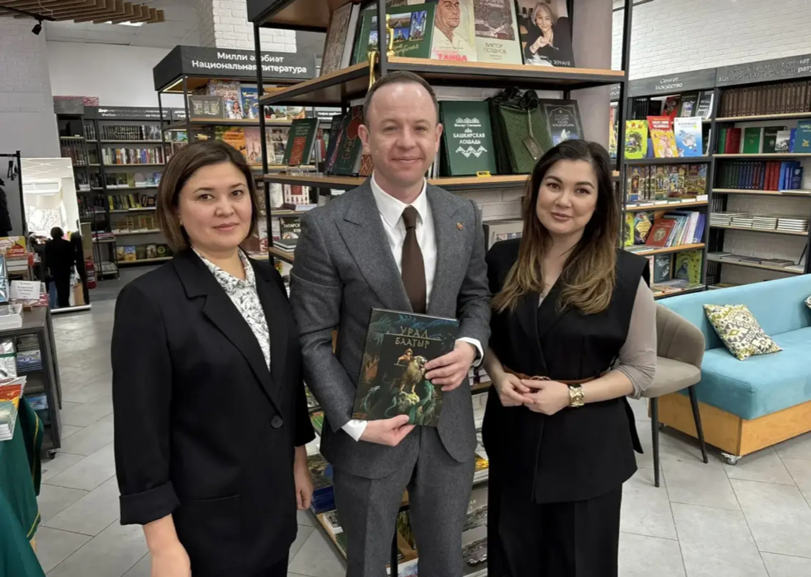 Зампред правительства Челябинской области оценил книги Башкортостана