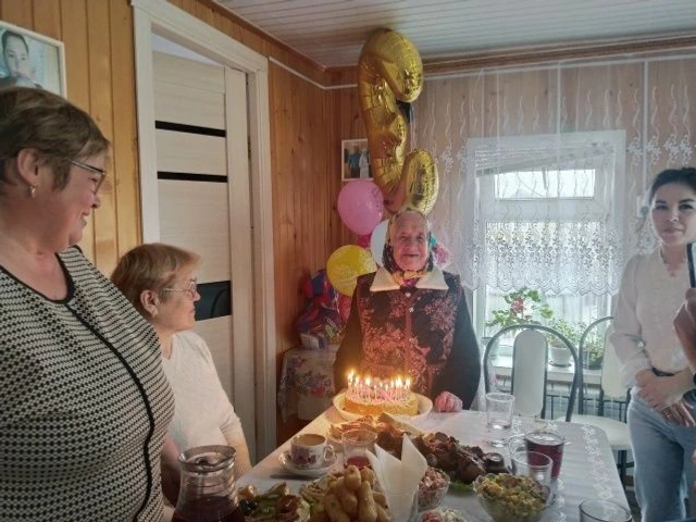 90 яшьлек юбилее белән тәбрикләделәр