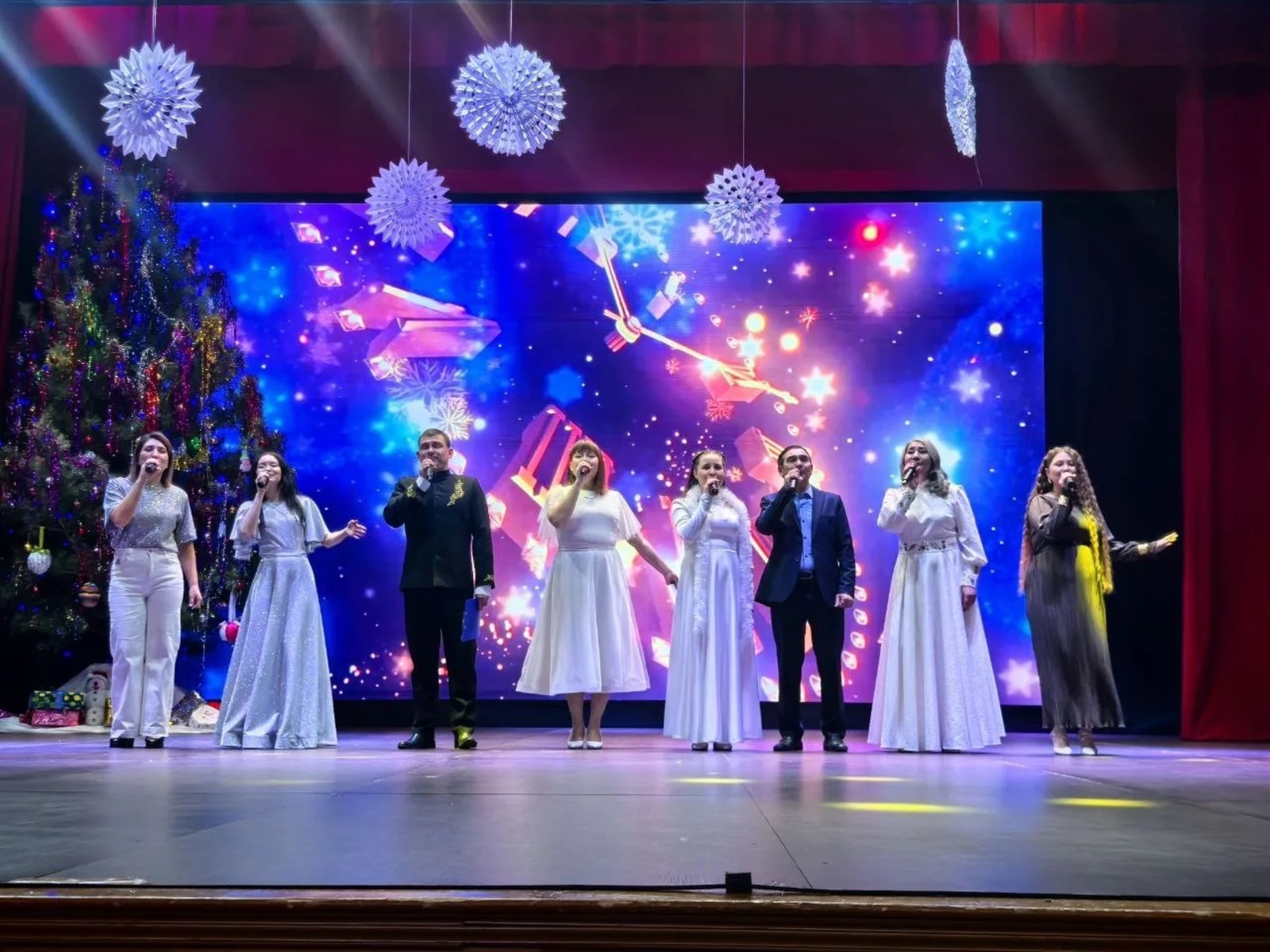 Тамашачы күңелле ял итте