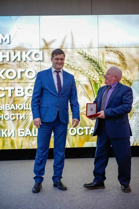 Хезмәтләренә күрә – олы  хөрмәт