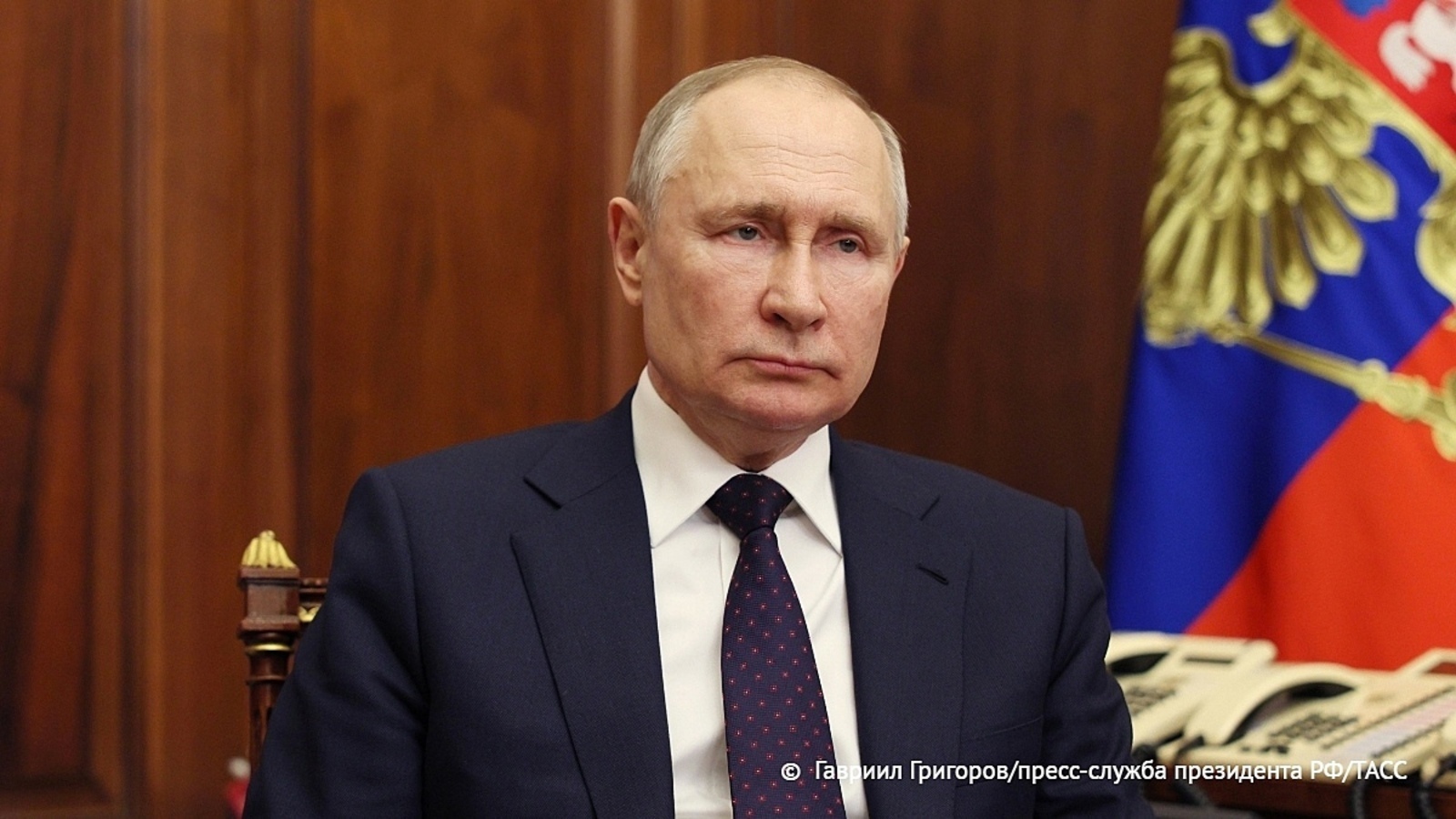 Путин поручил до 1 мая подготовить проект указа о "цифровом паспорте"