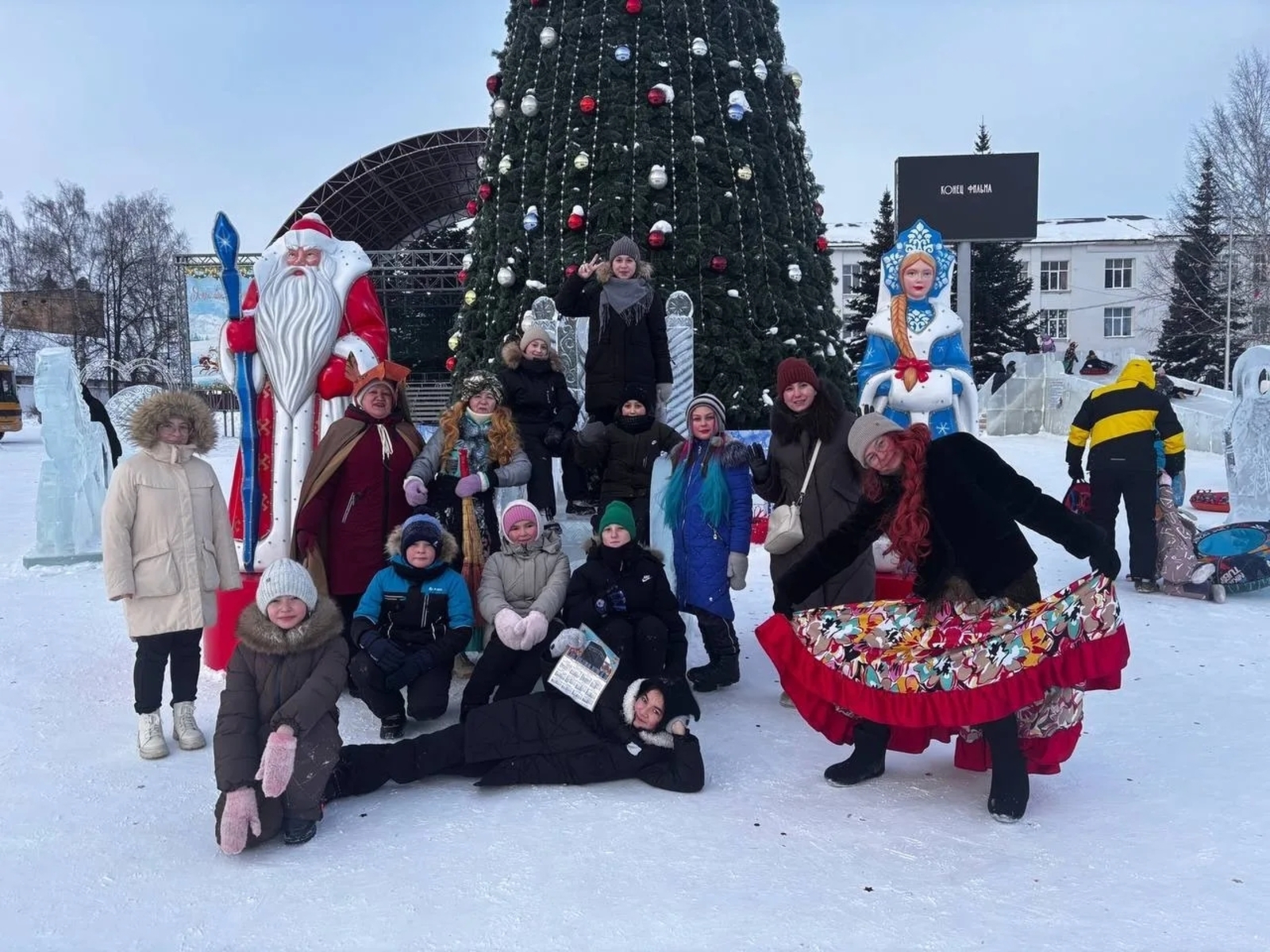 Балаларга могҗизалы бәйрәм бүләк иттеләр