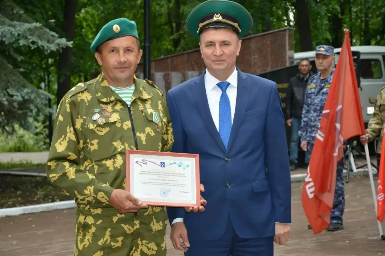 Бүген – Чик сакчылары көне
