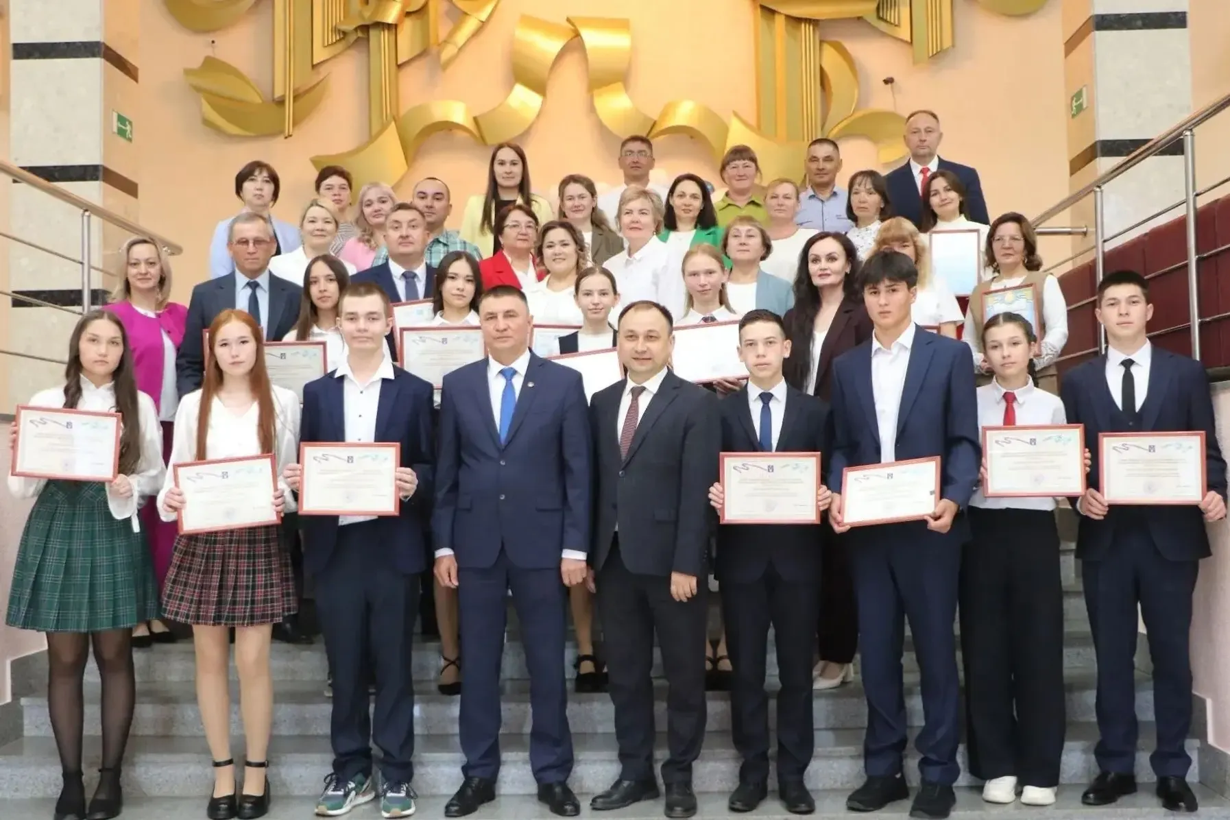 ОЛИМПИАДАДА ҖИҢҮЧЕ УКУЧЫЛАРГА ПРЕМИЯЛӘР ТАПШЫРЫЛДЫ