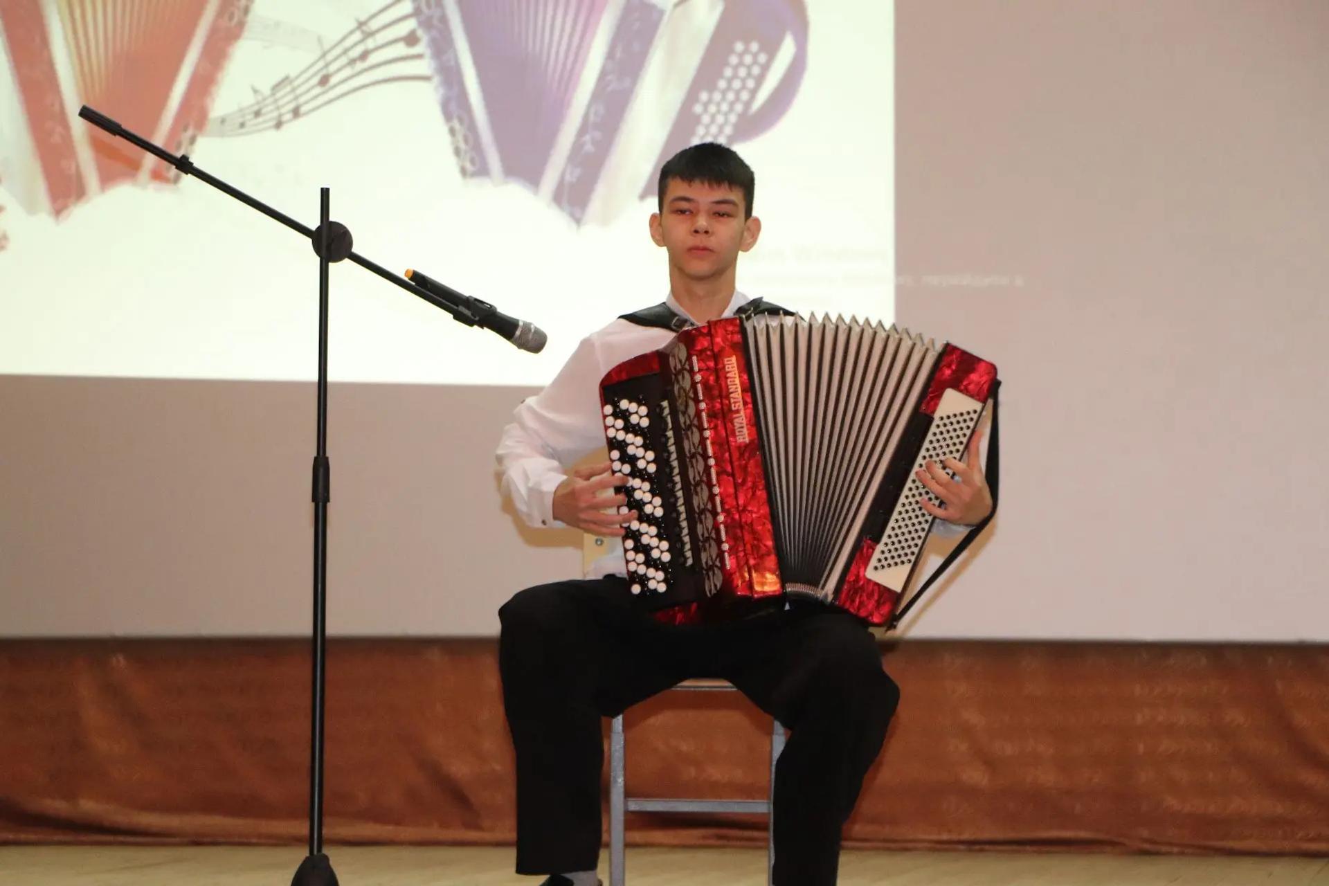 Яшь гармунчылар өздерде генә!