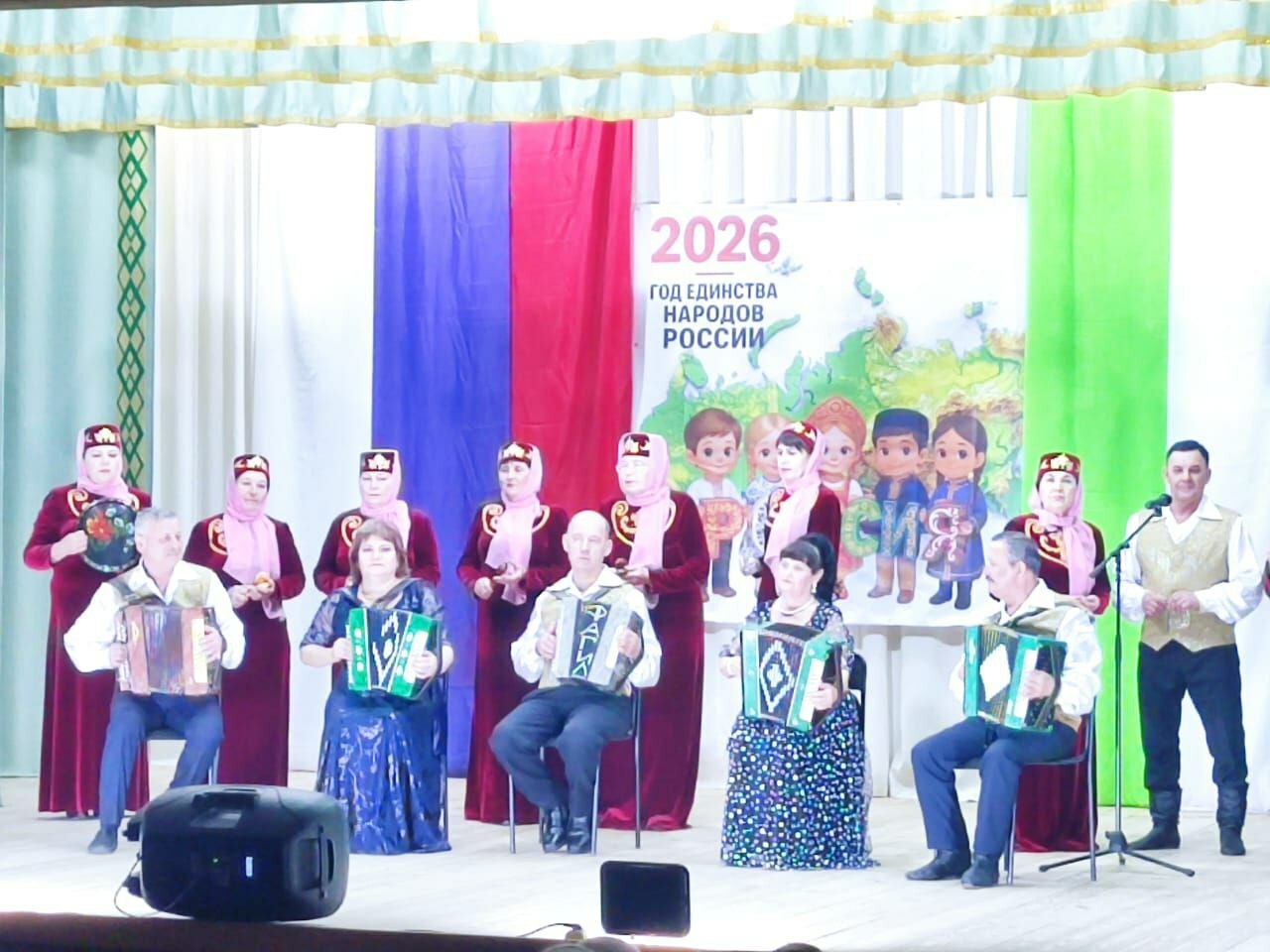 “Без – бөек илебезнең бердәм халкы”, – ди Үрнәк авыл биләмәсе үзешчәннәре