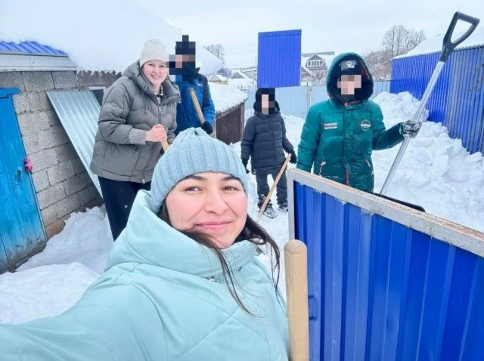 Яугир әнисен  шатландырып