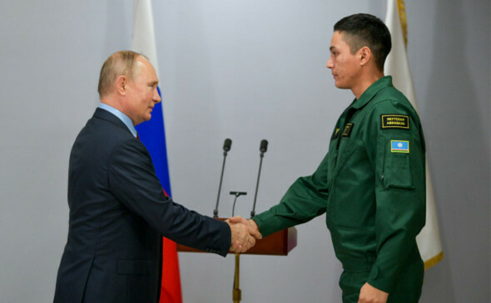 Путин наградил ликвидировавших пожары и паводки спасателей