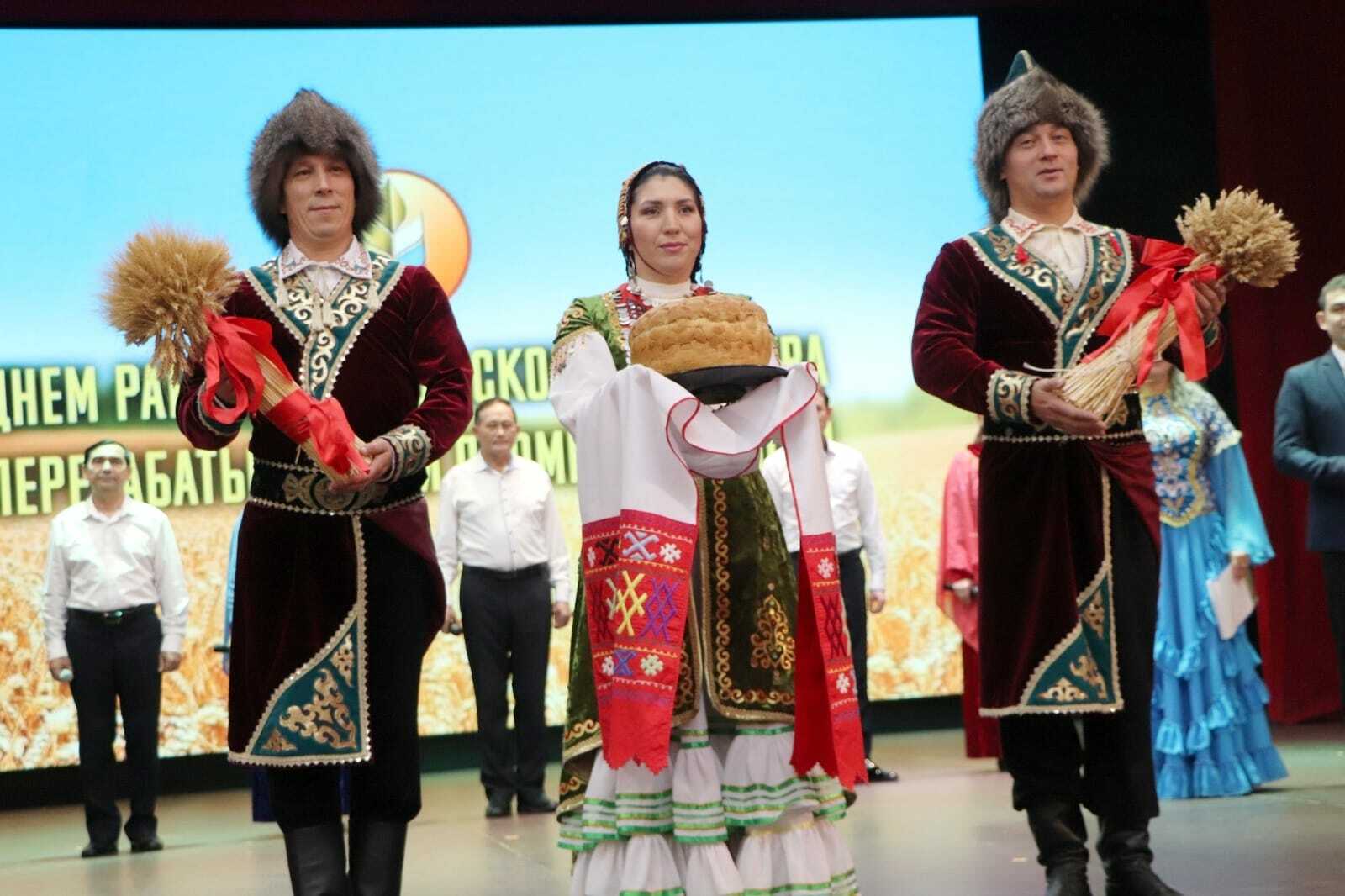 Авыл хуҗалыгы хезмәткәрләре данланды