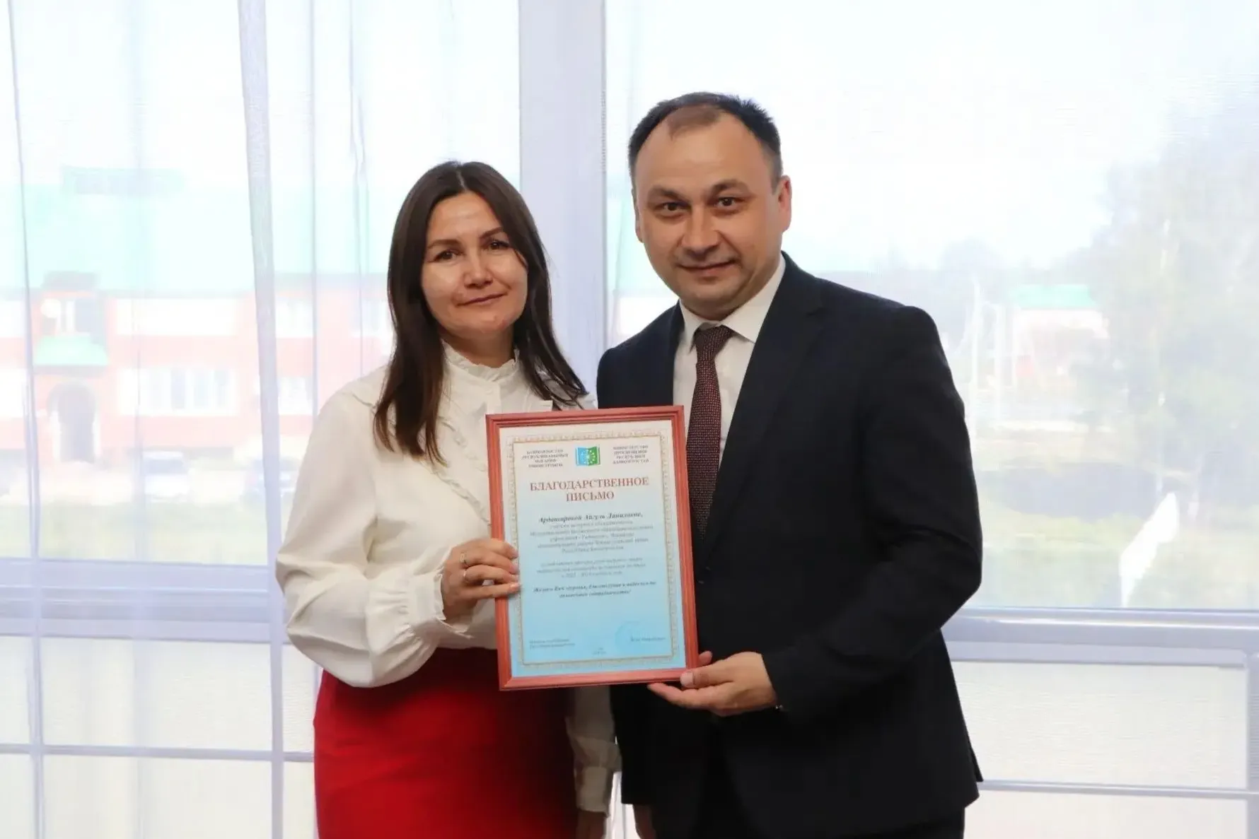 ОЛИМПИАДАДА ҖИҢҮЧЕ УКУЧЫЛАРГА ПРЕМИЯЛӘР ТАПШЫРЫЛДЫ