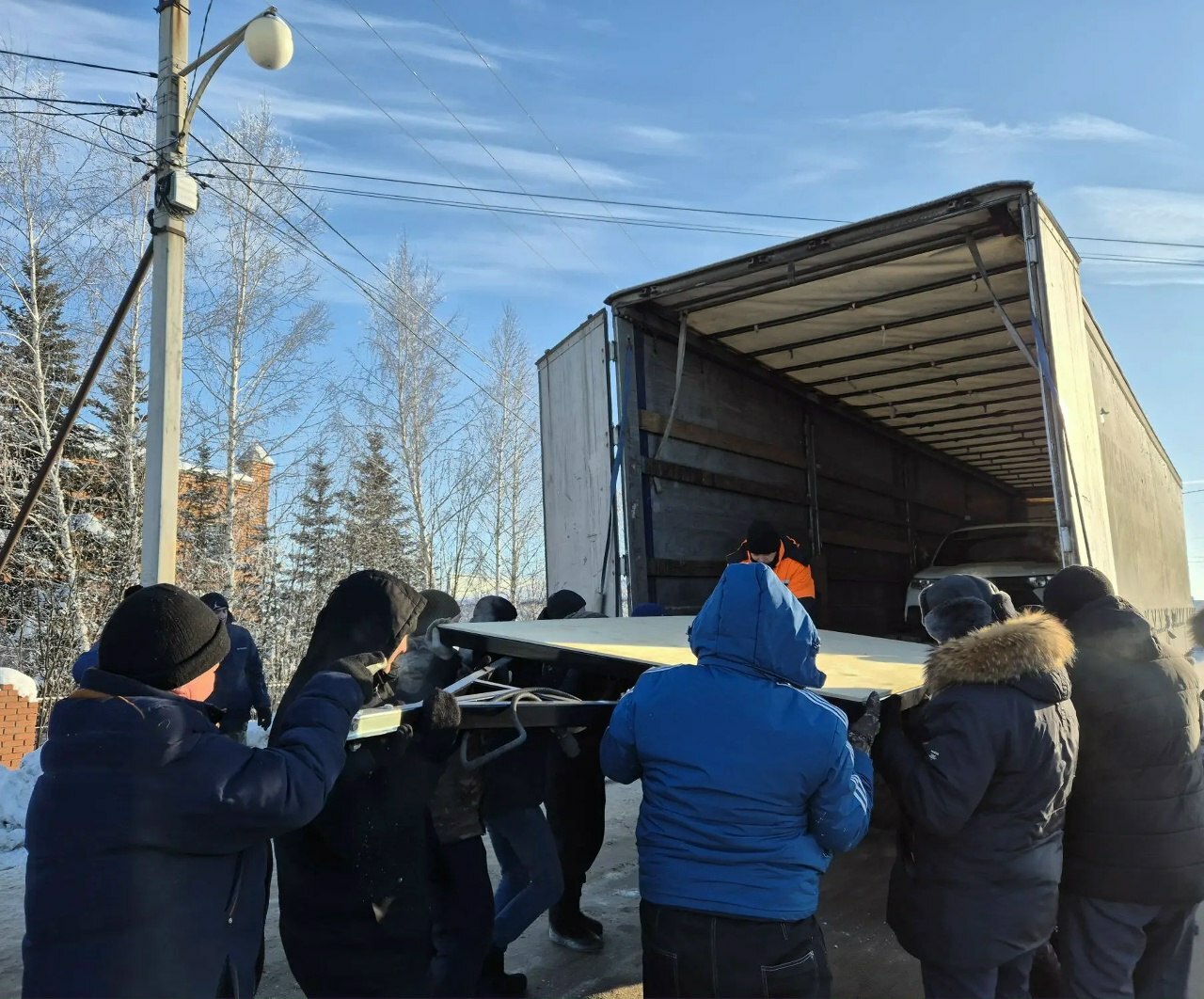 Гуманитар йөк юлга кузгалды