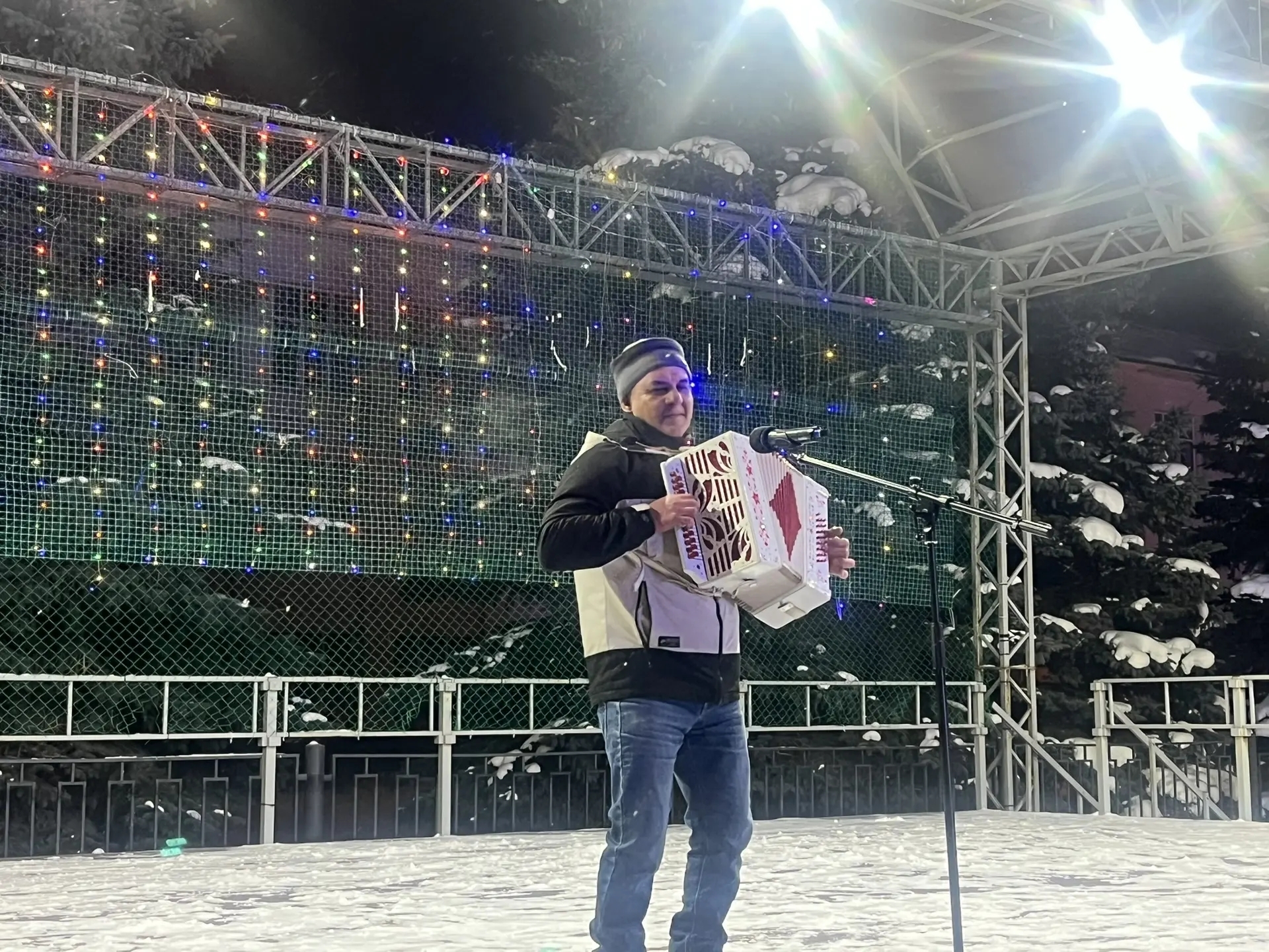 Авыл үзешчәннәре катнашлыгында матур концерт