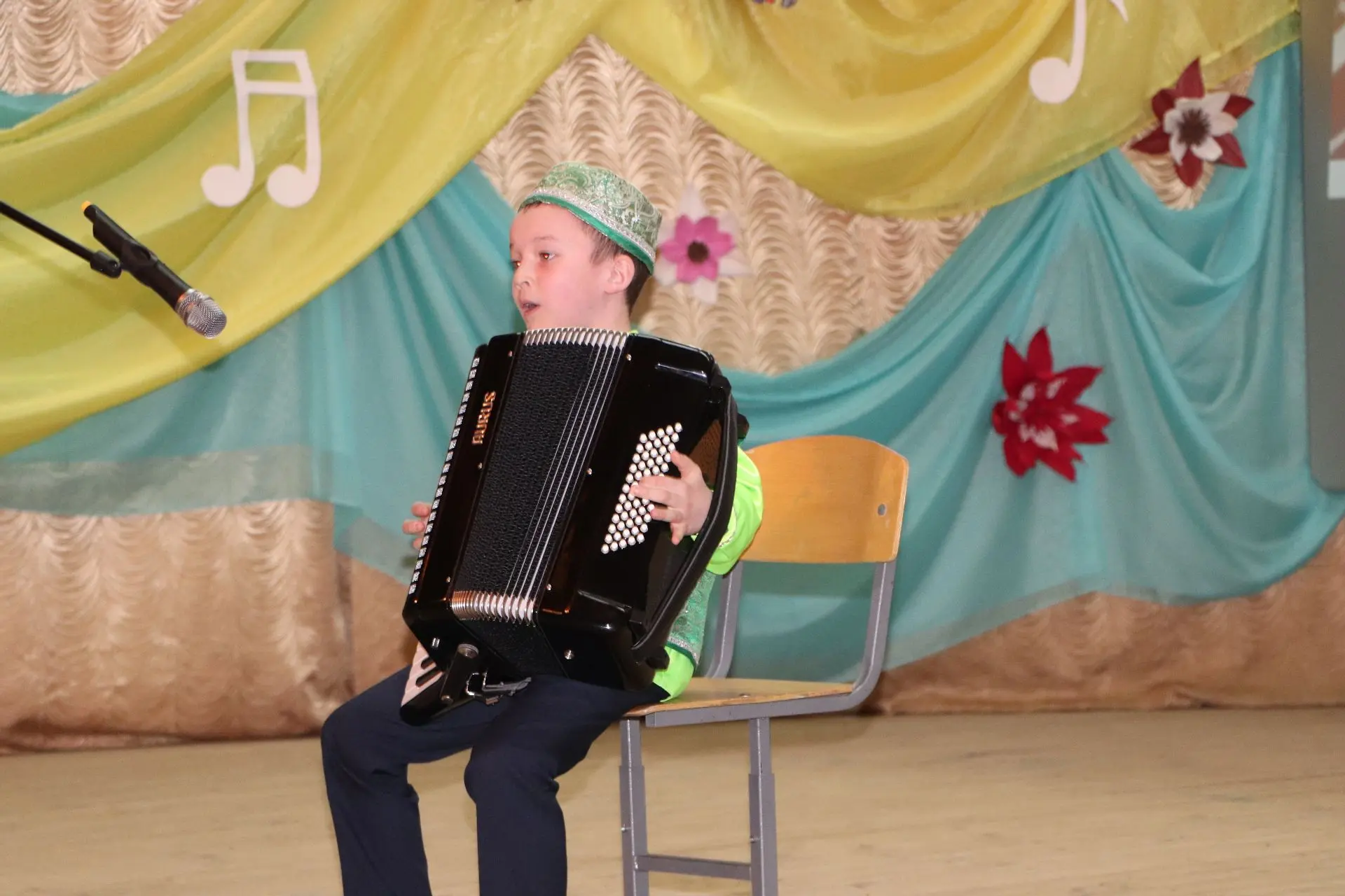 Яшь гармунчылар өздерде генә!