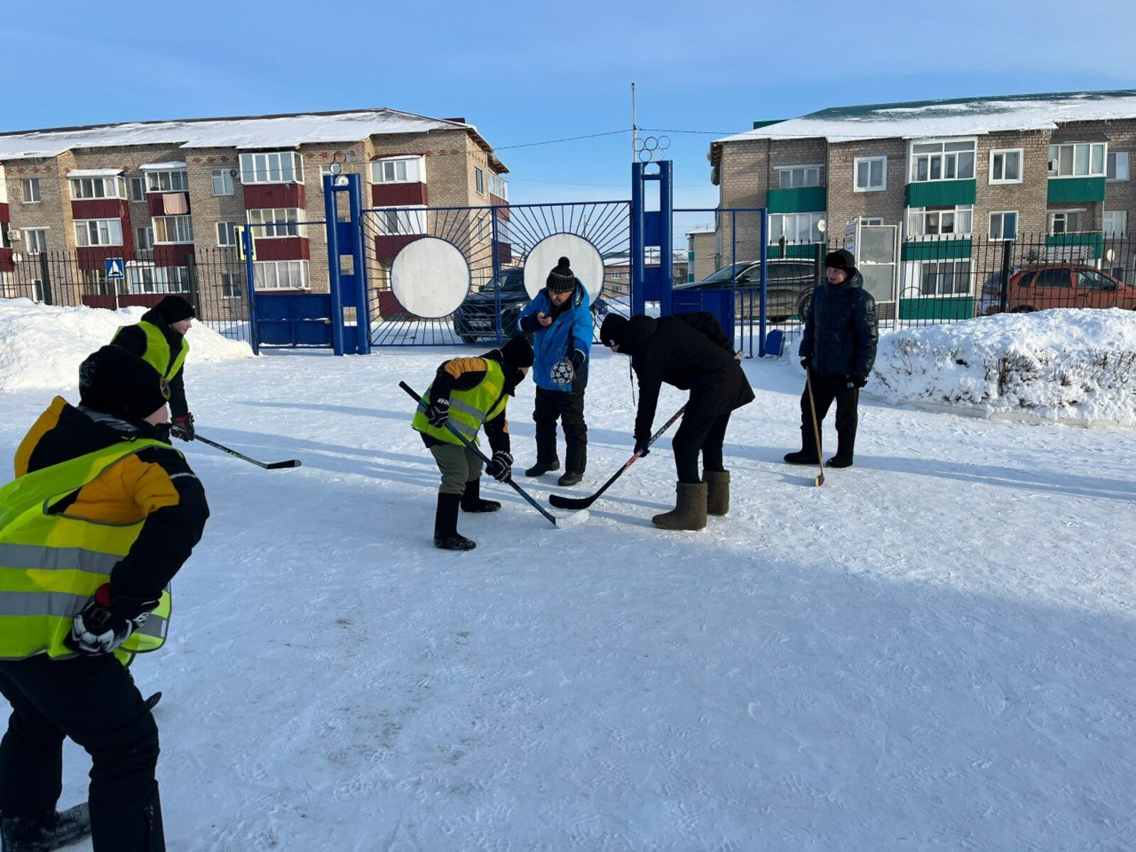 Пима киеп хоккей уйнадылар