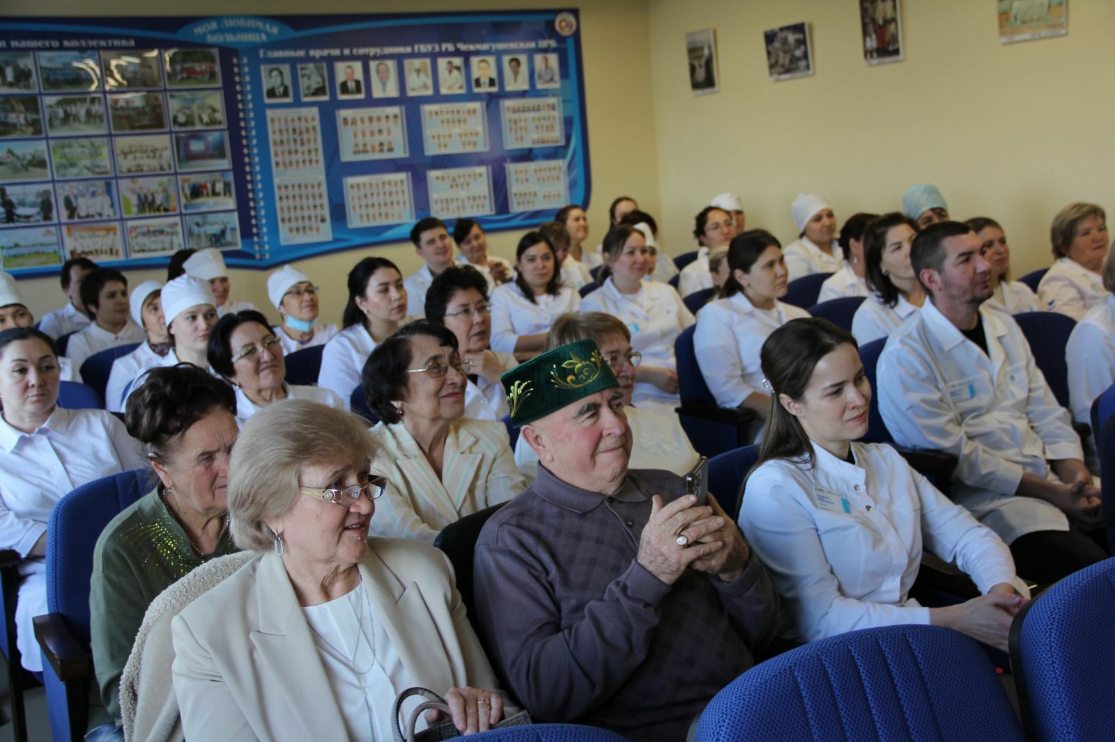 Бәйрәм уңаеннан җылы очрашу