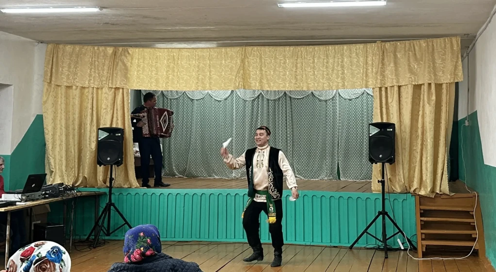 Макарлыларны сөендереп