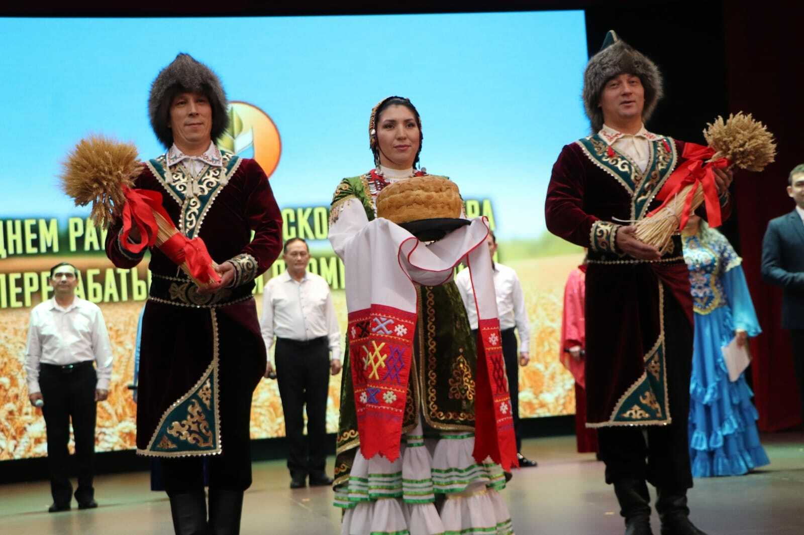 Авыл хуҗалыгы хезмәткәрләре данланды