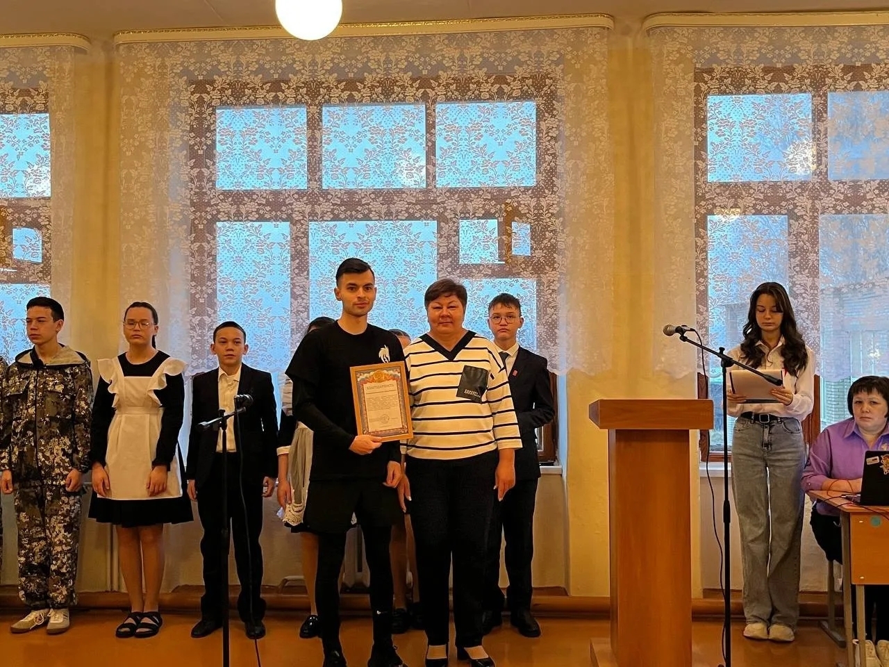 Ватанпәрвәрлек хисләре белән берләшеп