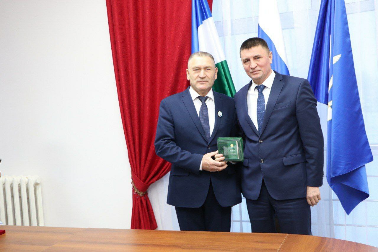 Хезмәтләре олы хөрмәткә лаек