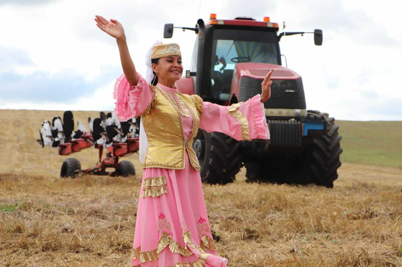 Икмәк булган җирдә җыр да була