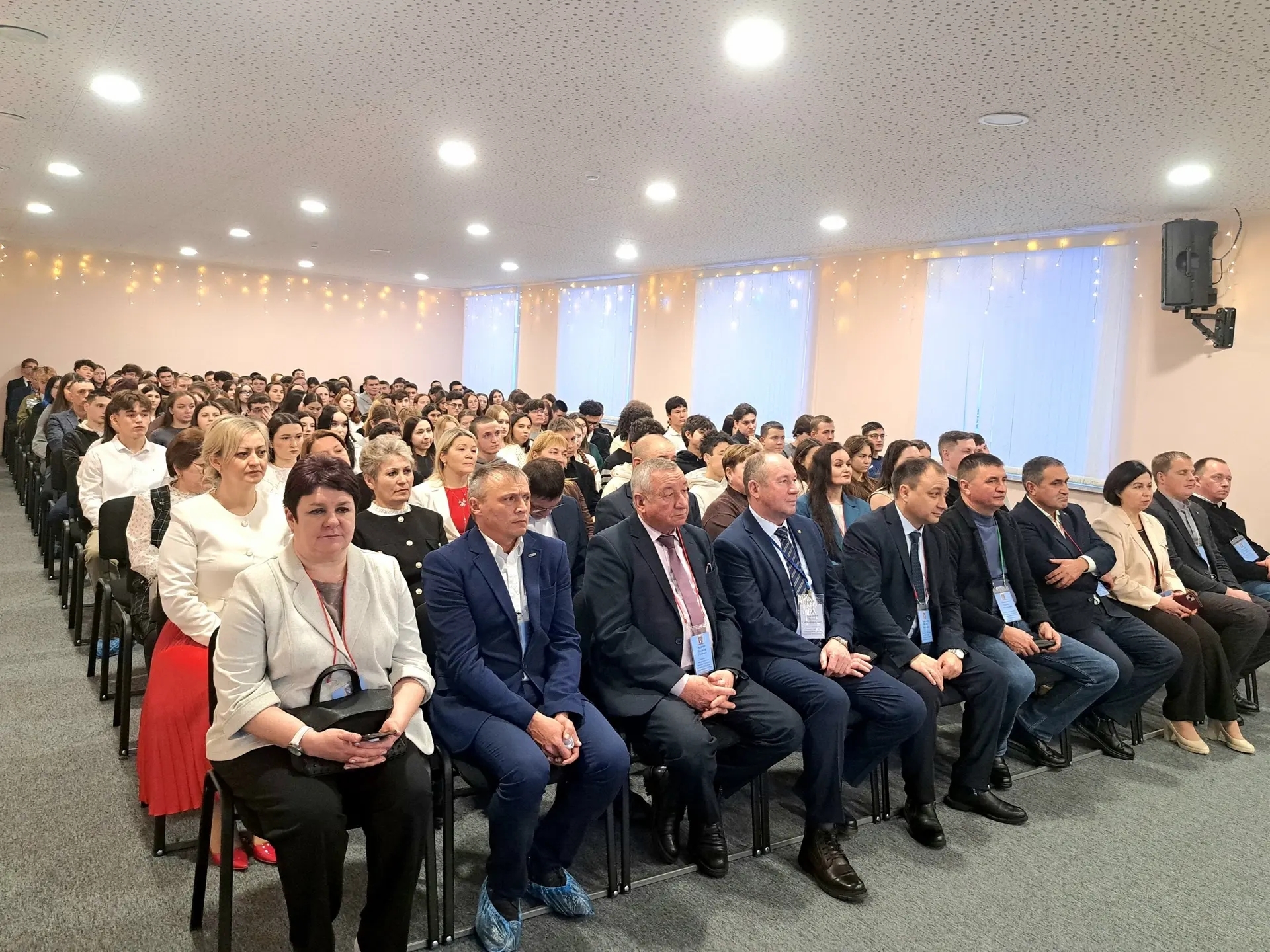 Дустанә аралашу һәм фикер алышу дулкынында