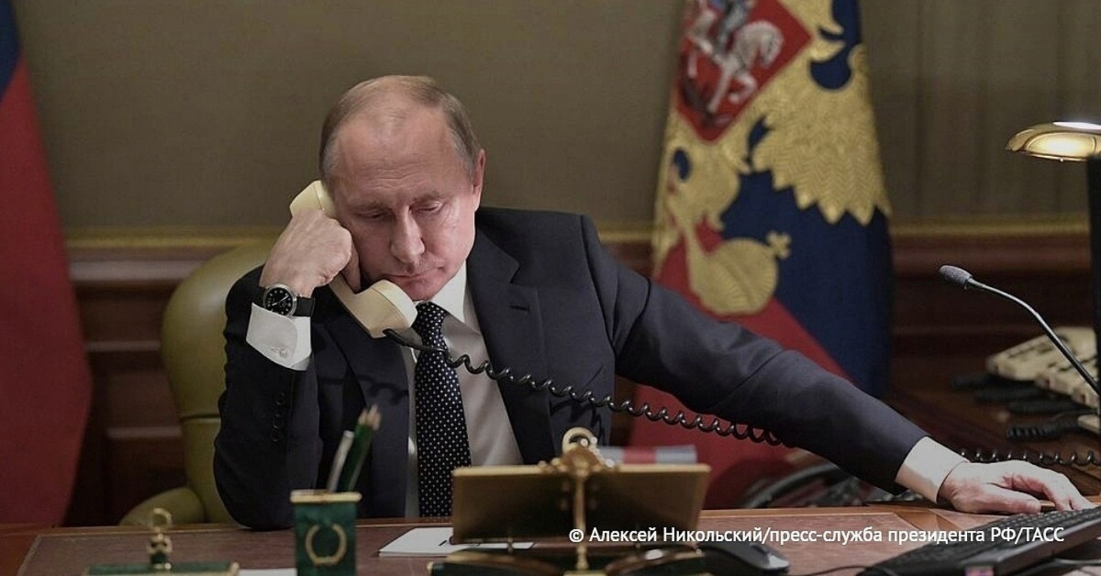 Путин поблагодарил президента Египта за содействие в эвакуации россиян из сектора Газа