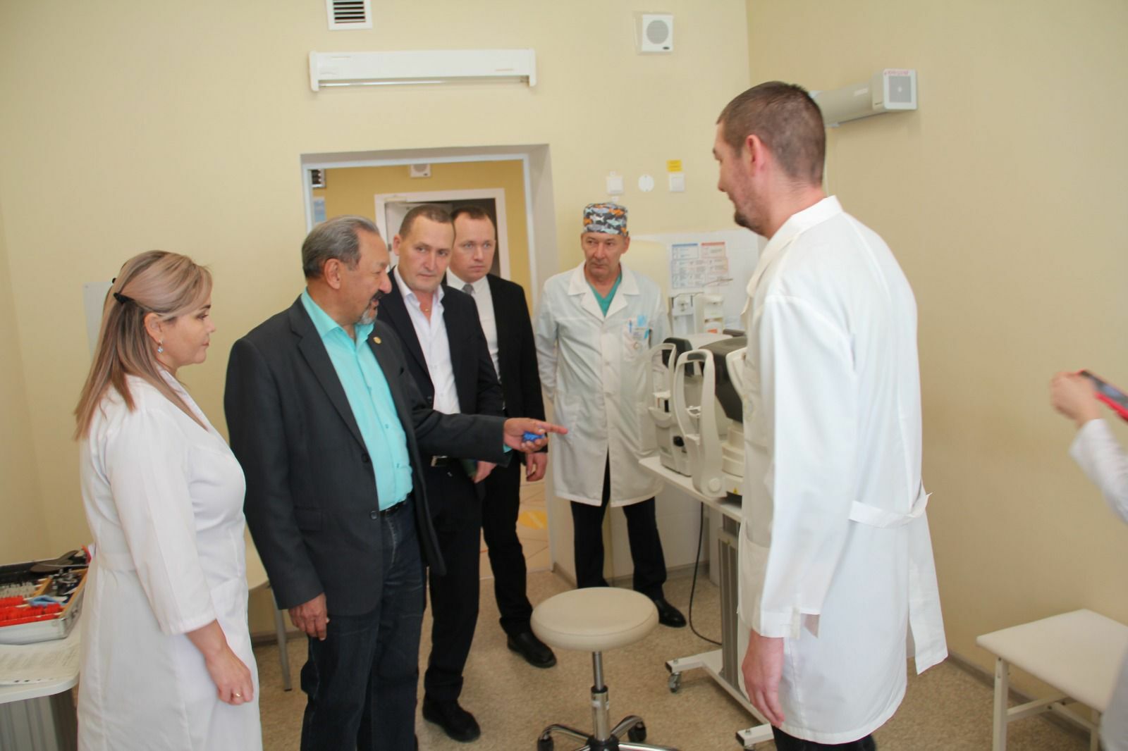 Бәйрәм уңаеннан җылы очрашу