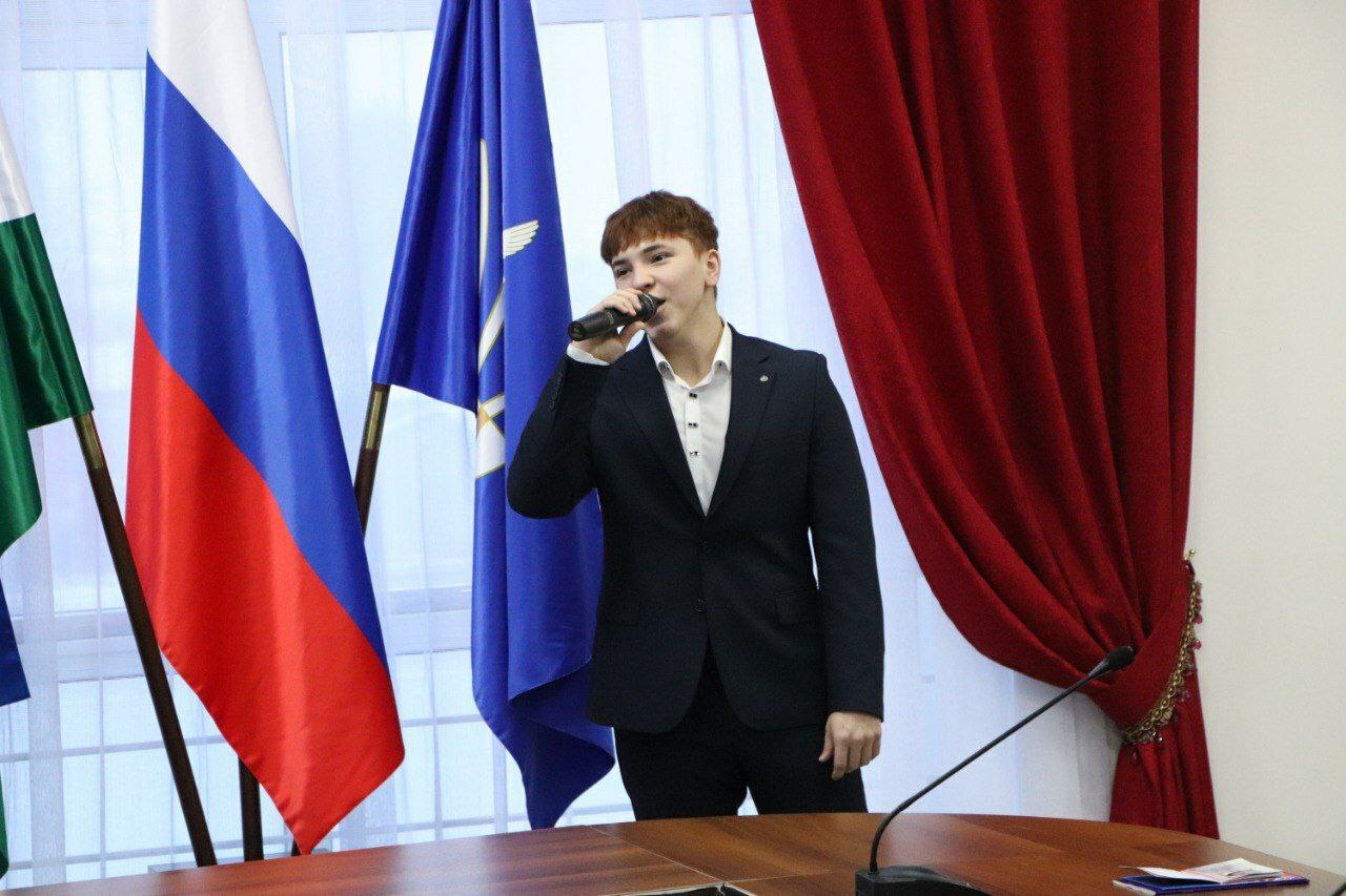 Хезмәтләре олы хөрмәткә лаек