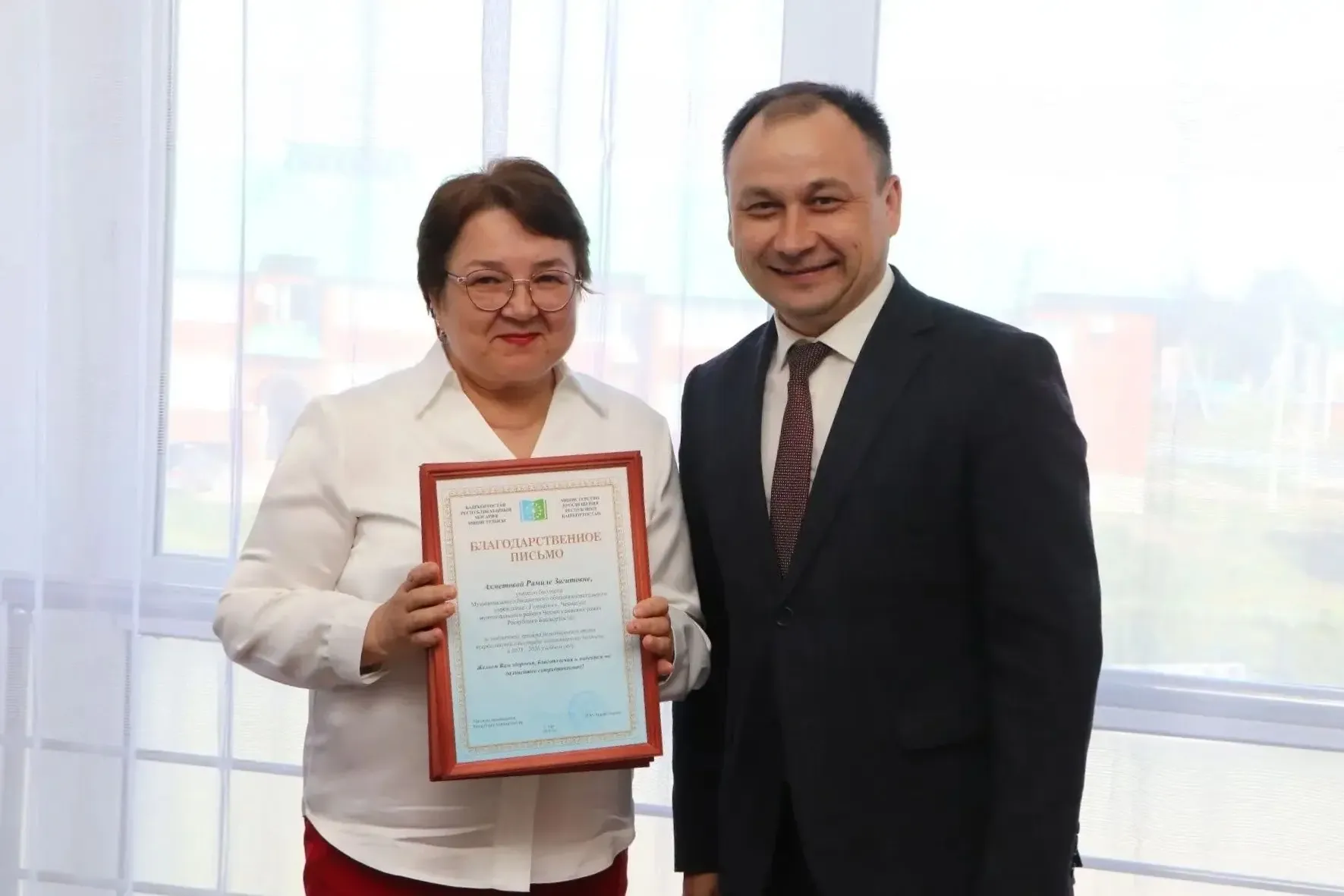 ОЛИМПИАДАДА ҖИҢҮЧЕ УКУЧЫЛАРГА ПРЕМИЯЛӘР ТАПШЫРЫЛДЫ