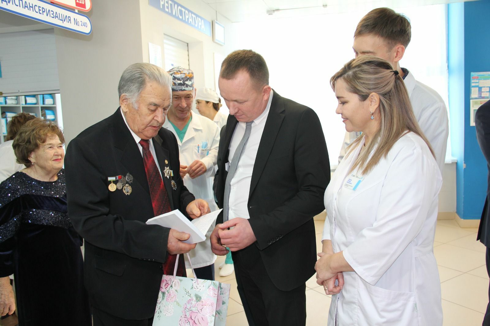 Бәйрәм уңаеннан җылы очрашу