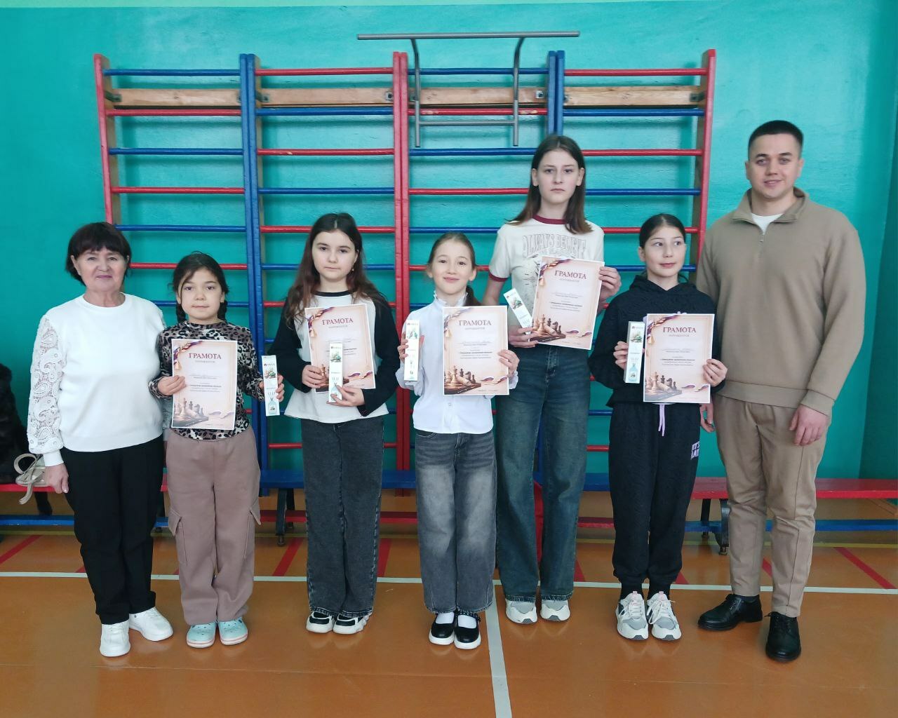 Төрле буын шахматчыларны очраштырып