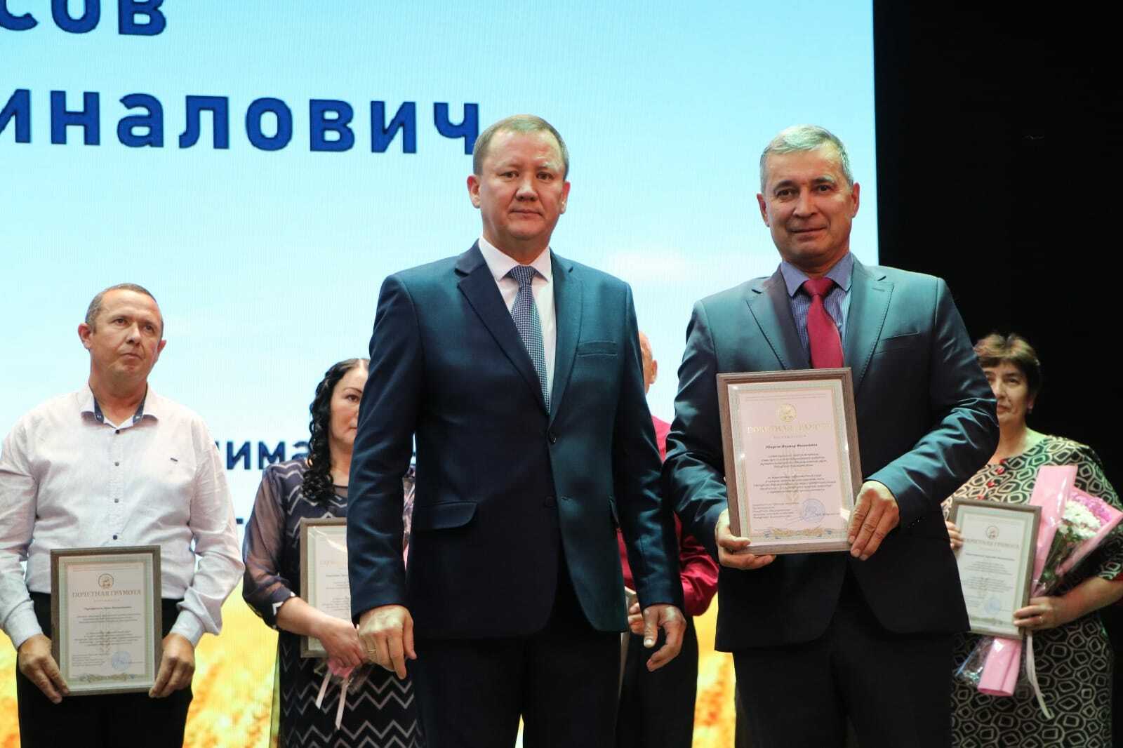Авыл хуҗалыгы хезмәткәрләре данланды