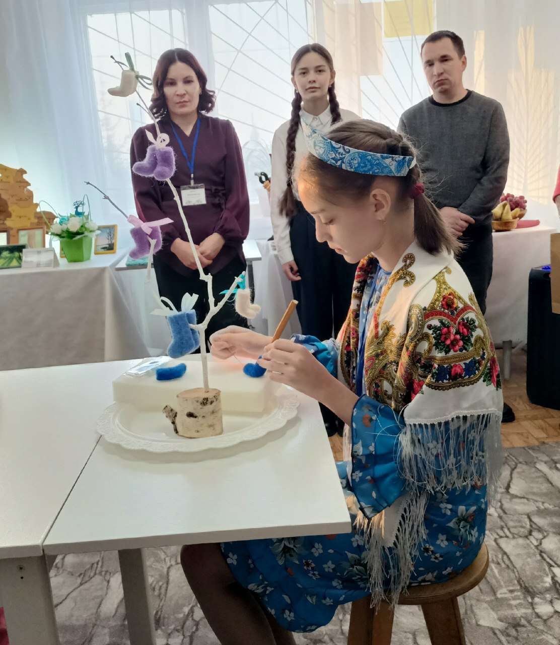 Оста куллар бер урында җыелды Алар үз куллары белән тылсым тудыра