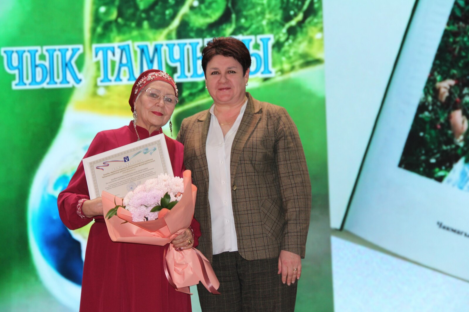 Күңел серләрен шигырь юлларына салып...