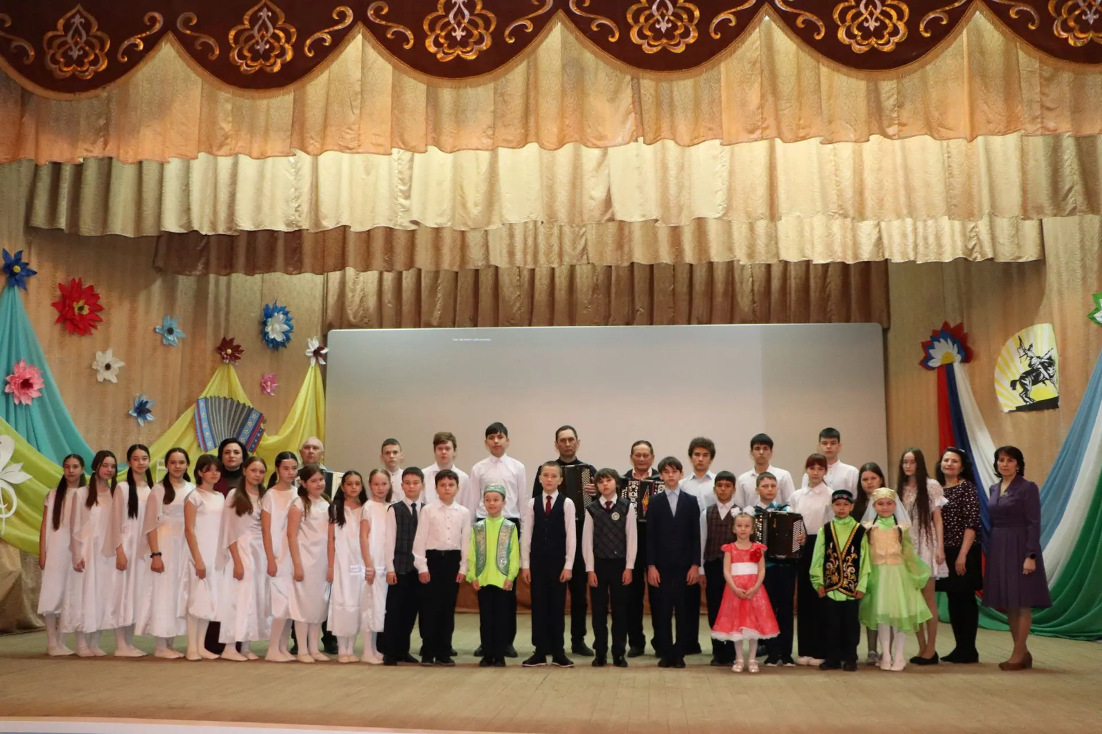 Яшь гармунчылар өздерде генә!