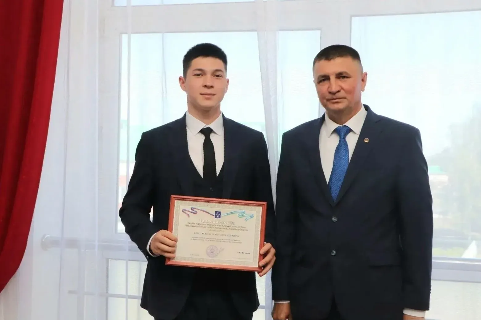 ОЛИМПИАДАДА ҖИҢҮЧЕ УКУЧЫЛАРГА ПРЕМИЯЛӘР ТАПШЫРЫЛДЫ