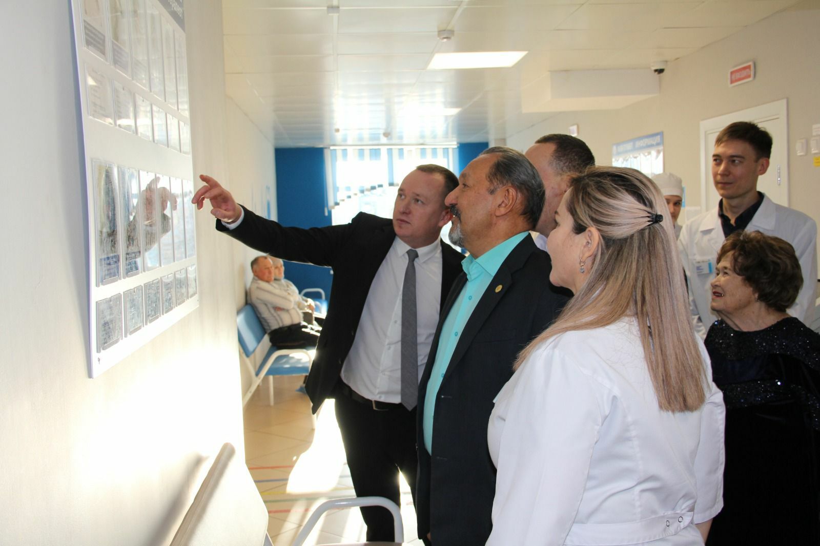 Бәйрәм уңаеннан җылы очрашу