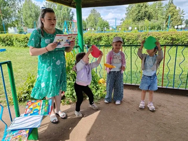 Нәниләргә юлда йөрү кагыйдәләре турында