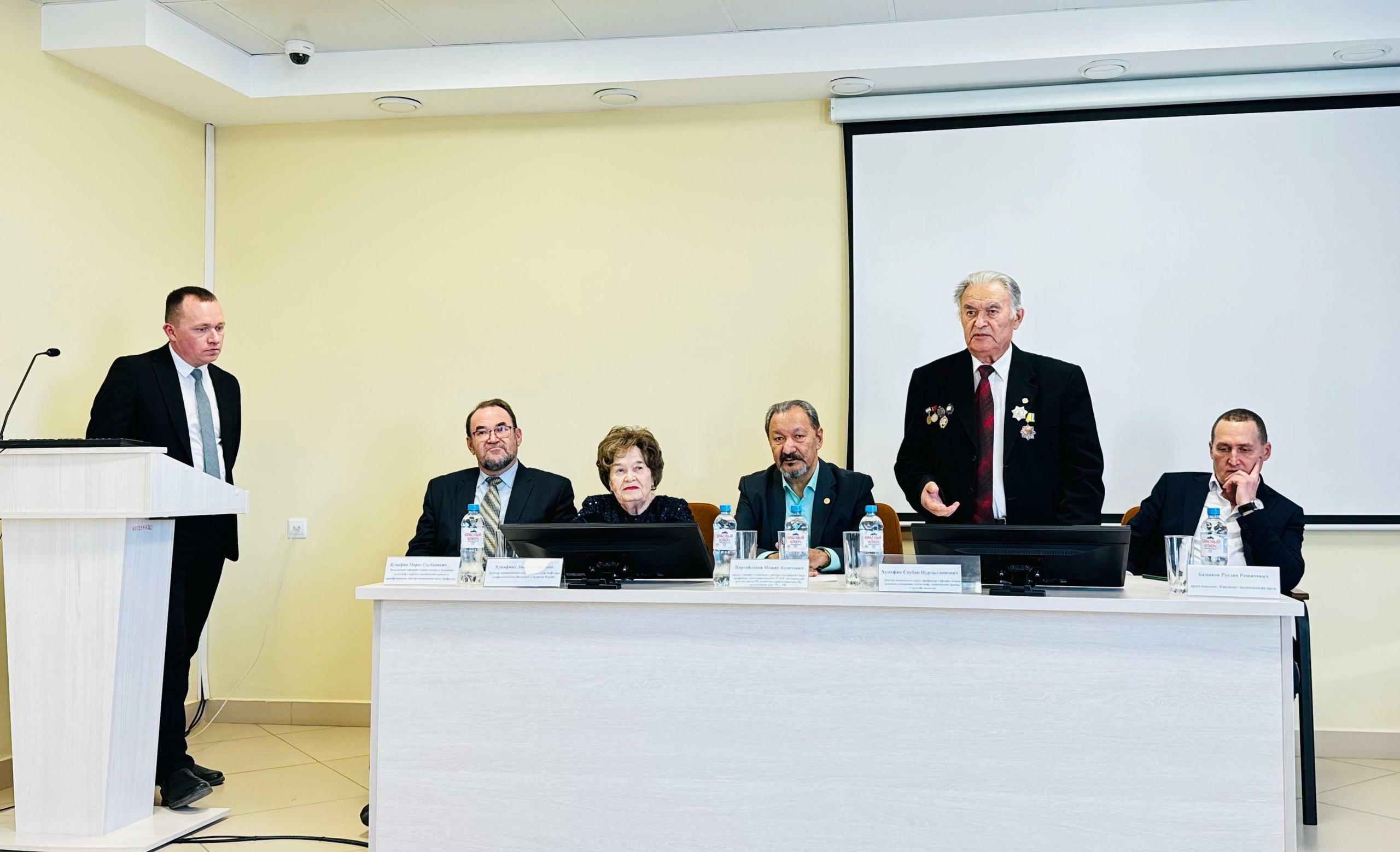 Бәйрәм уңаеннан җылы очрашу