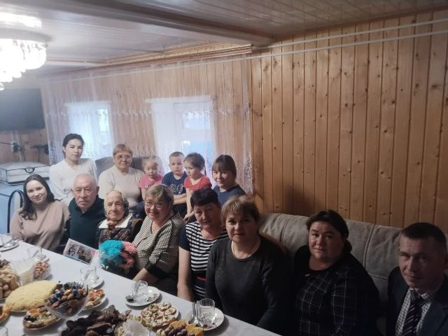 90 яшьлек юбилее белән тәбрикләделәр