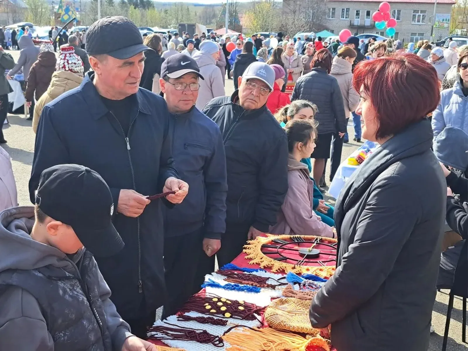 Хезмәт кешесенә дан җырлау бәйрәме