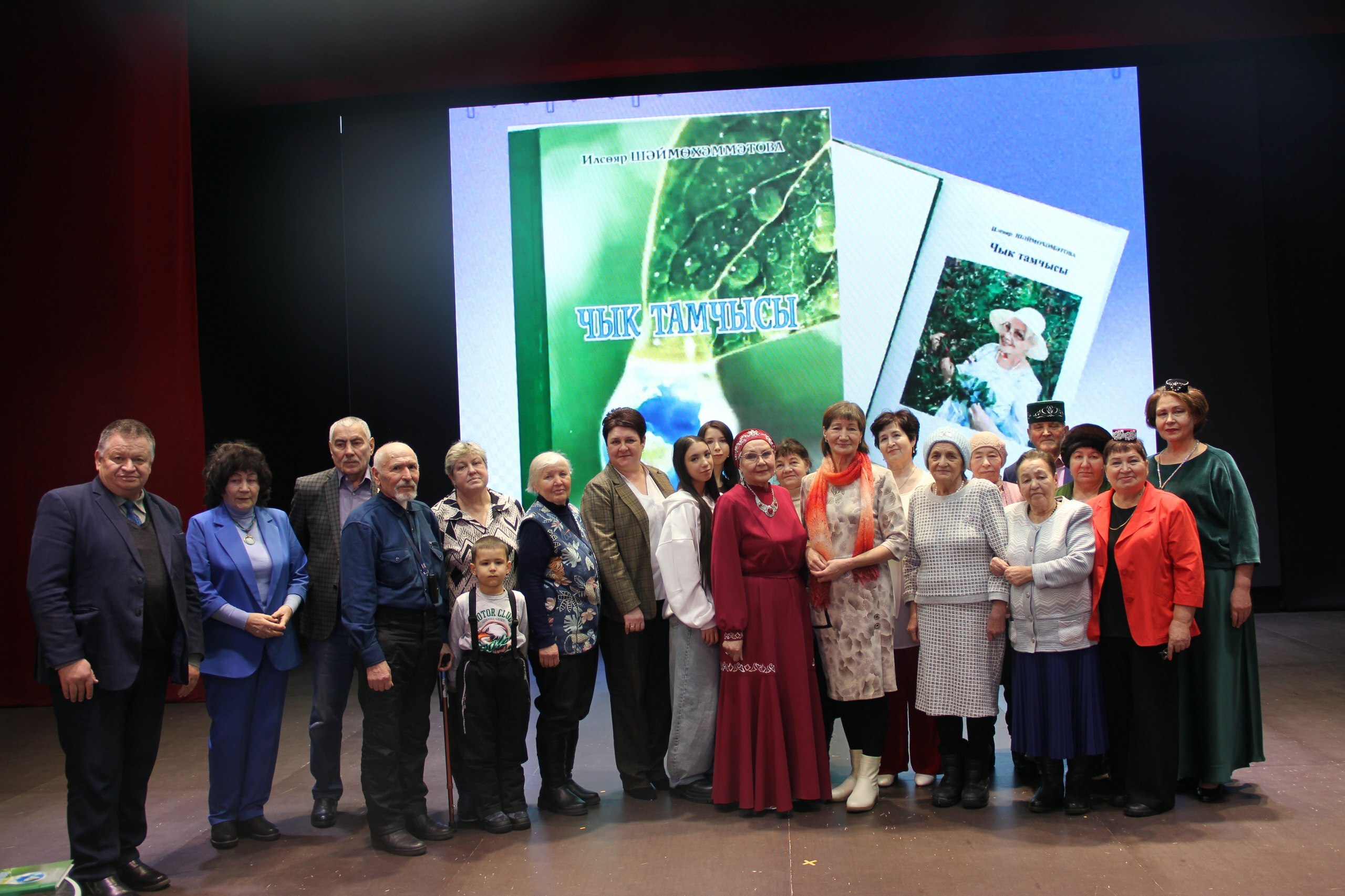 Күңел серләрен шигырь юлларына салып...