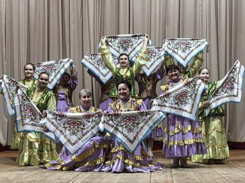 “Без – бөек илебезнең бердәм халкы”, – ди Үрнәк авыл биләмәсе үзешчәннәре