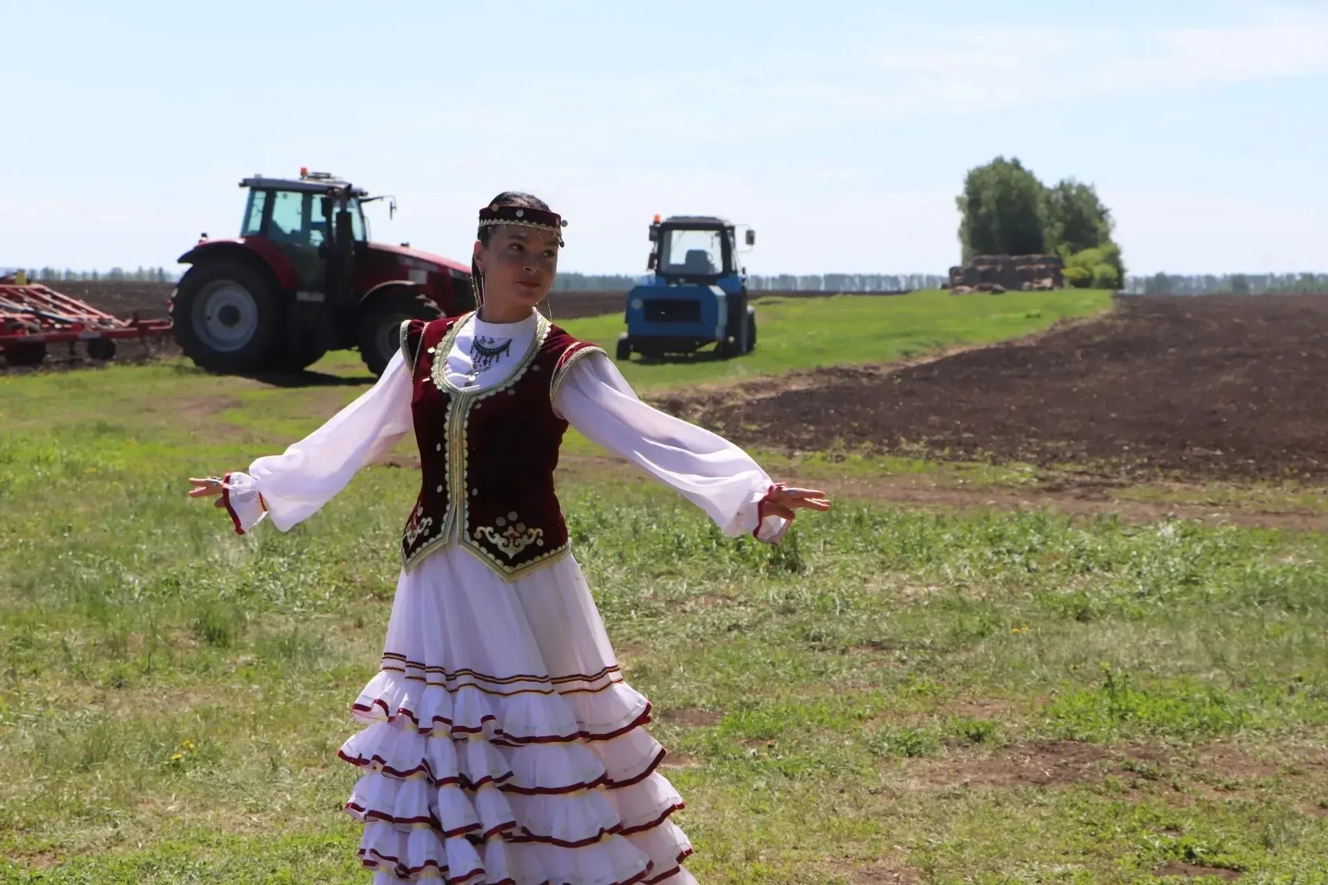 “Чаткылар” агитбригадасы – басу батырлары янында